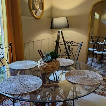 La Des Figuiers Bed & Breakfast 3*