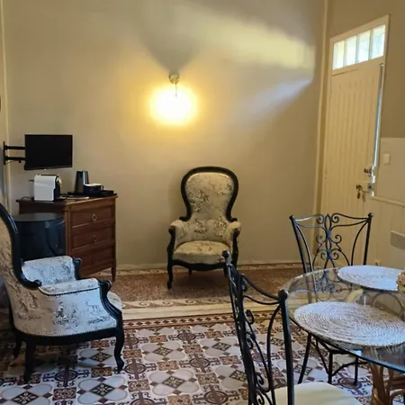 Oda ve Kahvaltı La Des Figuiers Saint-Bonnet-du-Gard