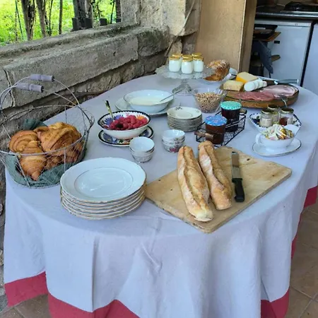 Alojamento de Acomodação e Pequeno-almoço La Des Figuiers 3*