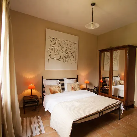 La Des Figuiers Bed & Breakfast 3*