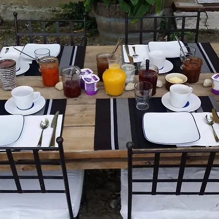 La Des Figuiers Bed & Breakfast